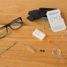 Kikkerland lata con un juego para reparar lentes CD133